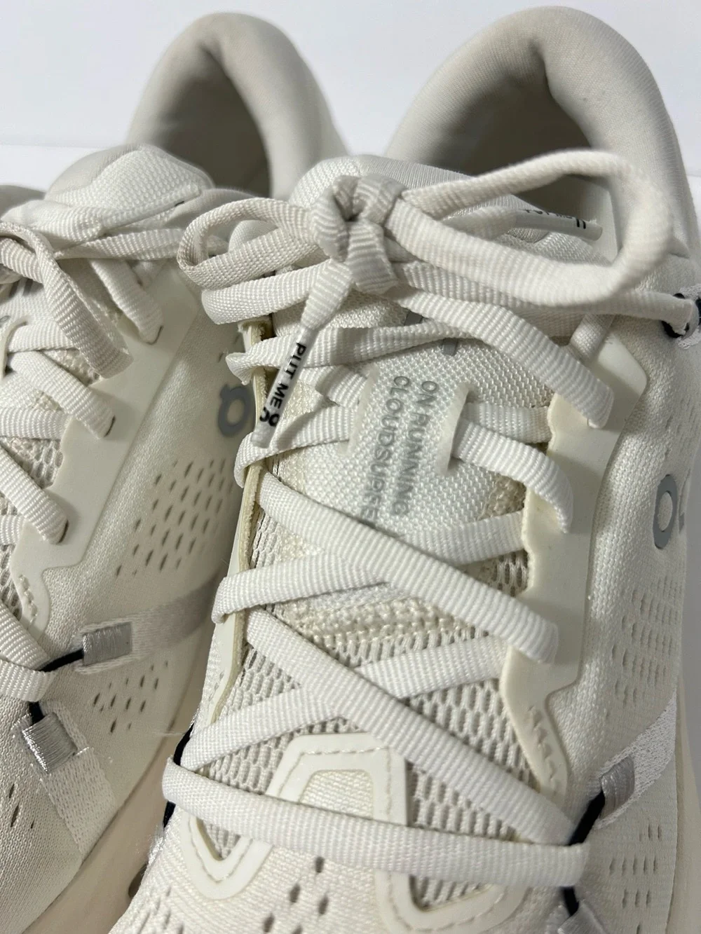 On Cloudsurfer  Women's Size 8.5 Maximum Cushioned Running Shoes Ivory/White
